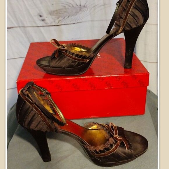 GUESS BY MARCIANO SILKY SATIN HEELS SIZE 9.5 LIGHTLY USED - Picture 1 of 6